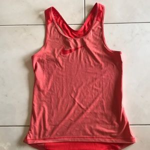 Women’s Nike top